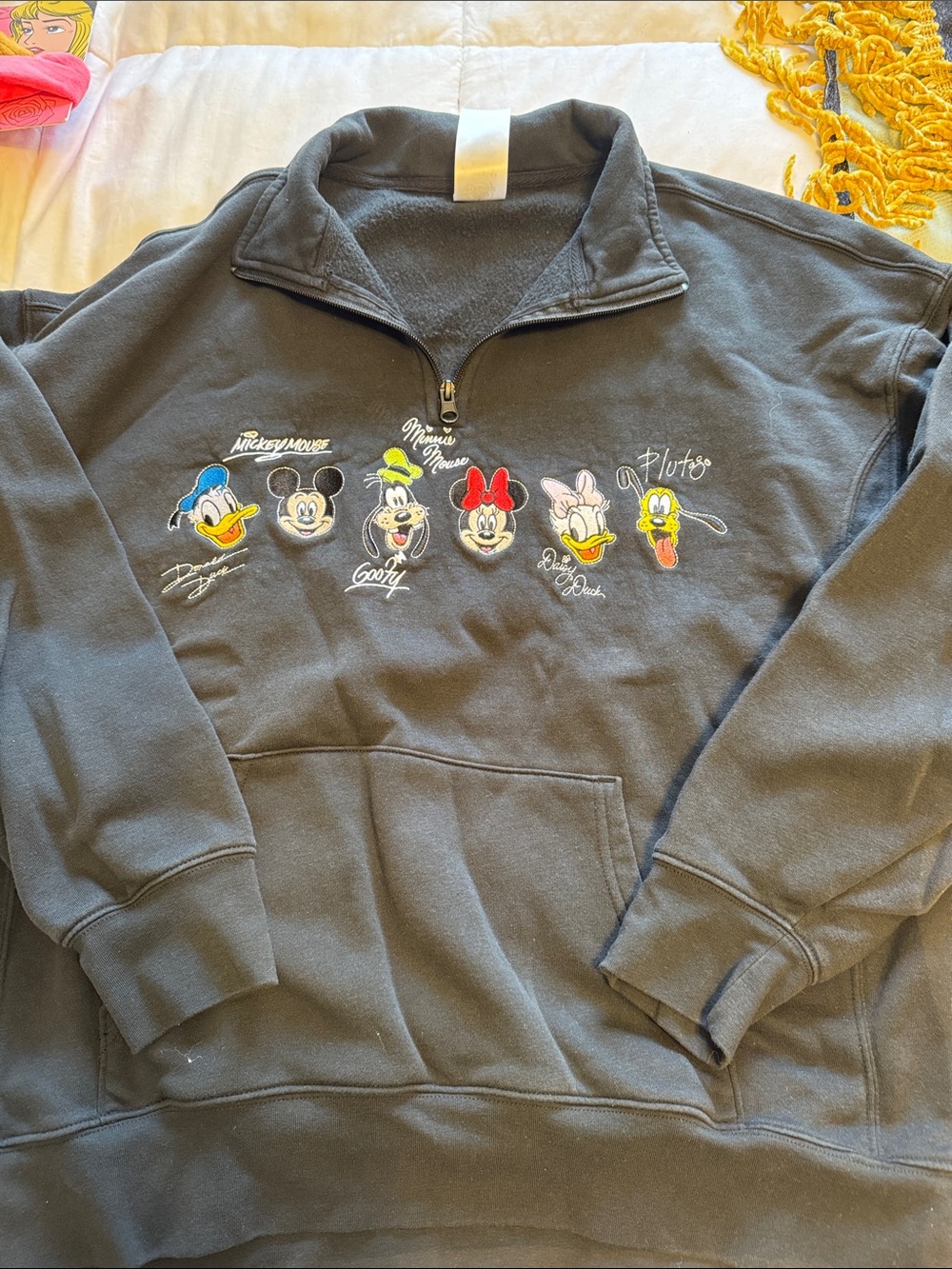 Disney sweatshirt S oversized Mickey Minnie Goofy Pluto Donald daisy NWOT